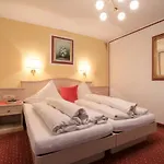 Am Alten Hof شقة